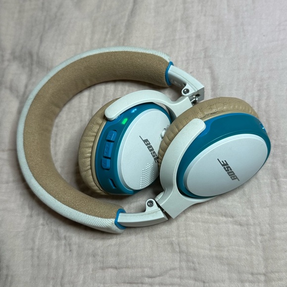 BOSE WHITE SOUNDLINK ON-EAR BLUETOOTH WIRELESS HEADPHONES - Picture 13 of 14